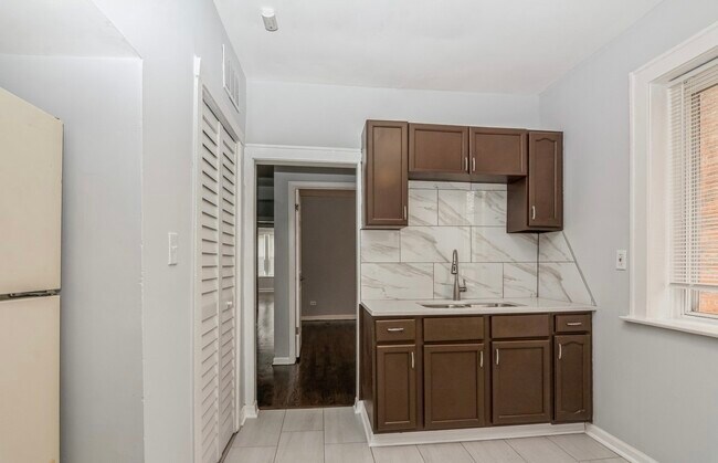 Building Photo - 7839 South Ellis Avenue, Unit 1