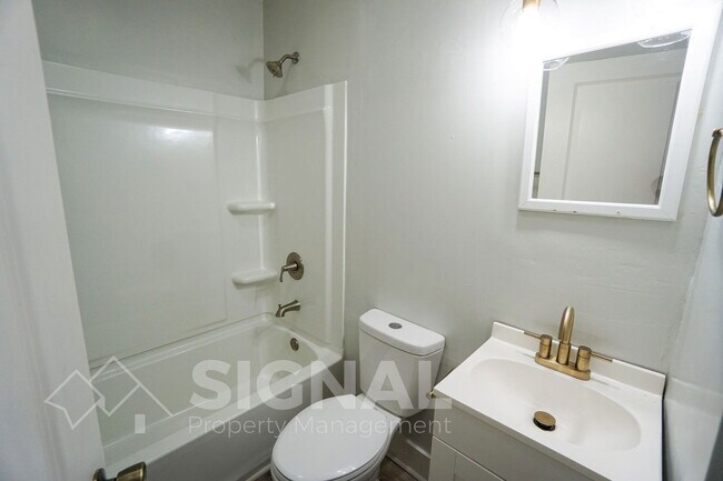 Building Photo - 3909 39th Ct N