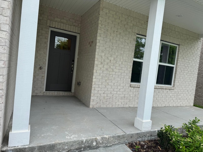 Building Photo - 204 Douglas Bend Rd