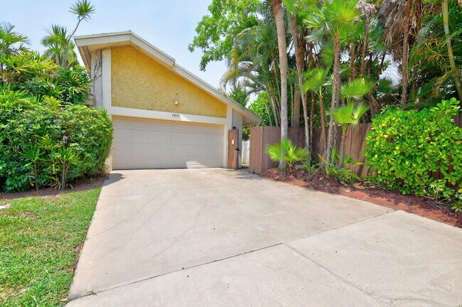 Foto del edificio - 7813 Kenway Pl W