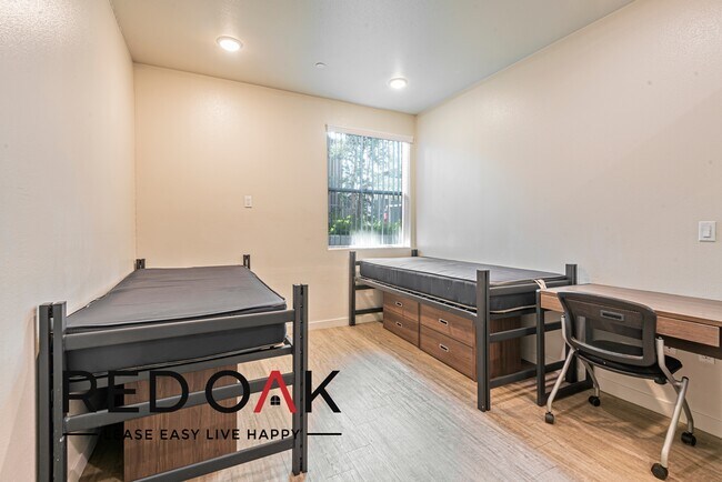 Foto del edificio - ~2 Months FREE~ Excellent Three Bedroom Fe...