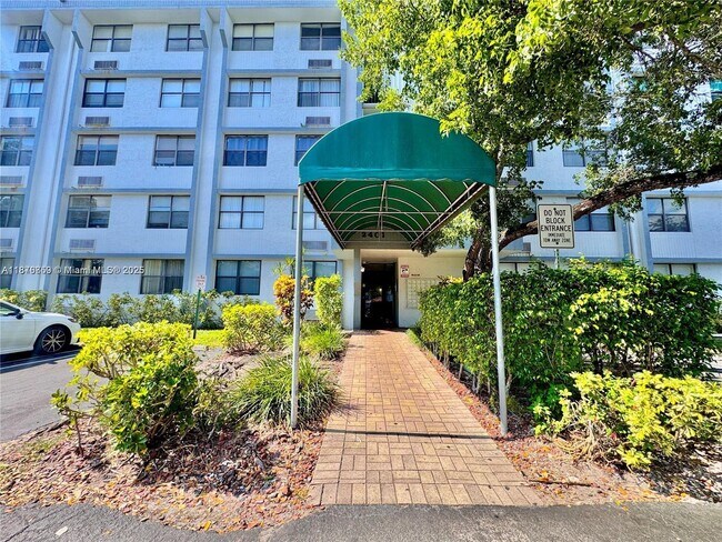 Foto del edificio - 2401 Riverside Dr