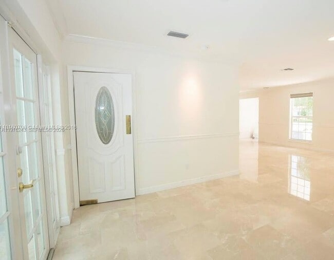 Building Photo - 5920 Maynada St