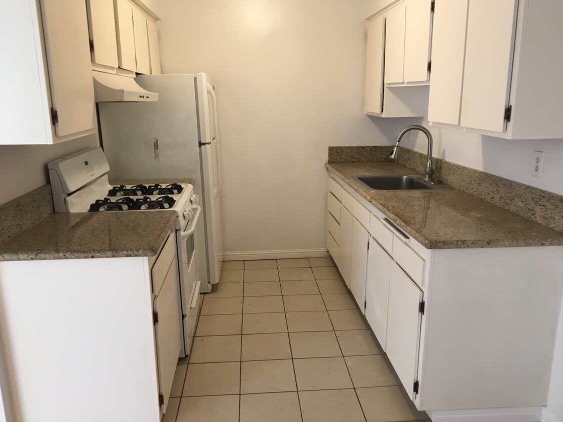 Primary Photo - 501 Raymond Ave