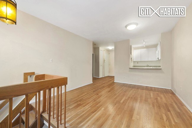 Foto del edificio - 366 W 11th St
