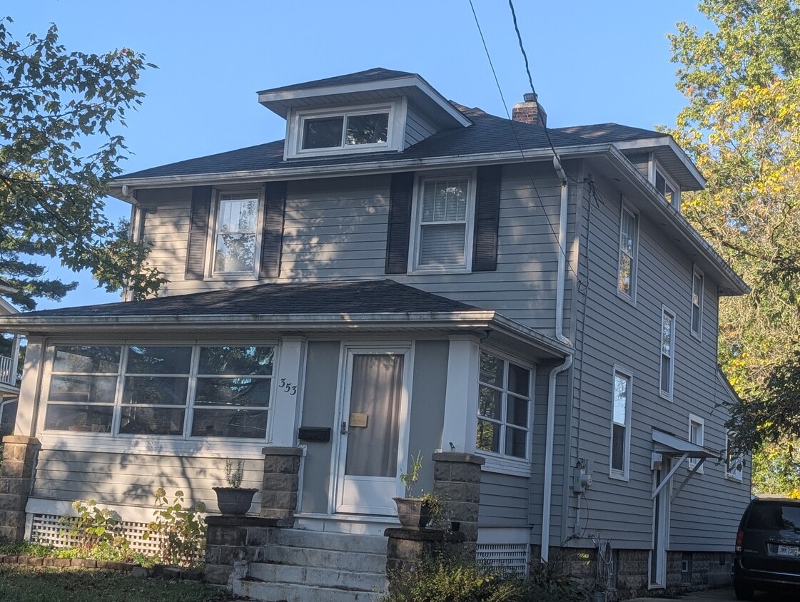Front of house - 353 N Chestnut St