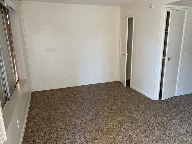 Building Photo - 2 br, 1 bath  - 4855 McLeod Dr Apt 4