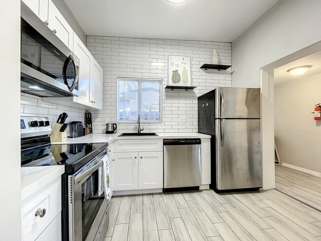 Kitchen - 1500 Davie Blvd
