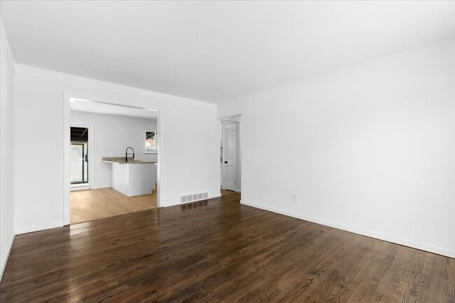 Photo - 153 Ross St House