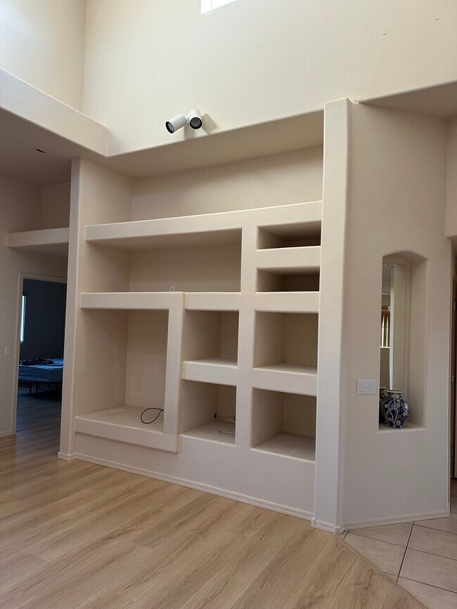 Foto del edificio - 16626 E Westby Dr