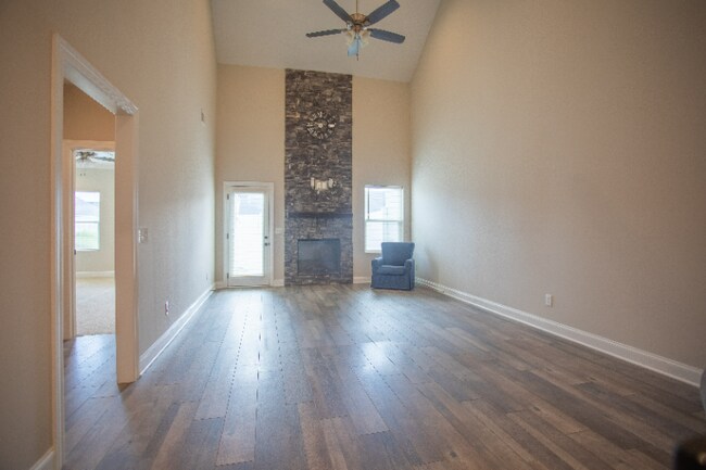 Building Photo - 3436 Pershing Dr