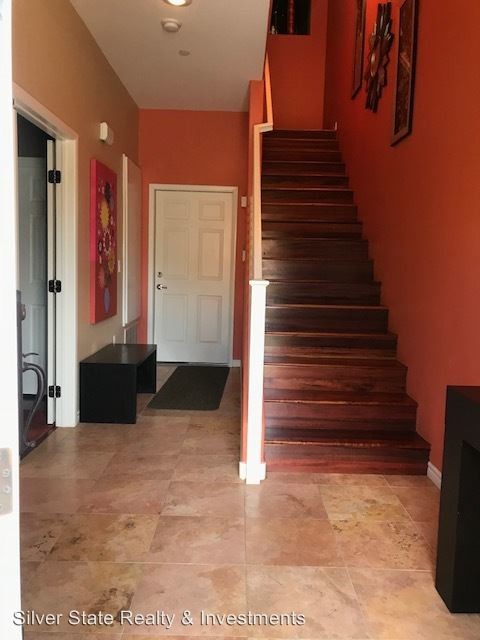 Building Photo - 3 br, 2.5 bath House - 1068 Via Corto