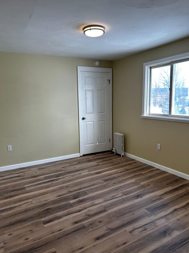 Building Photo - 158 Fallbrook St