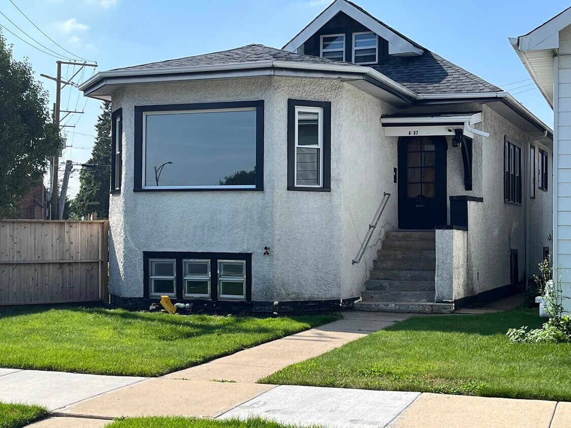 Primary Photo - 6137 W Peterson Ave