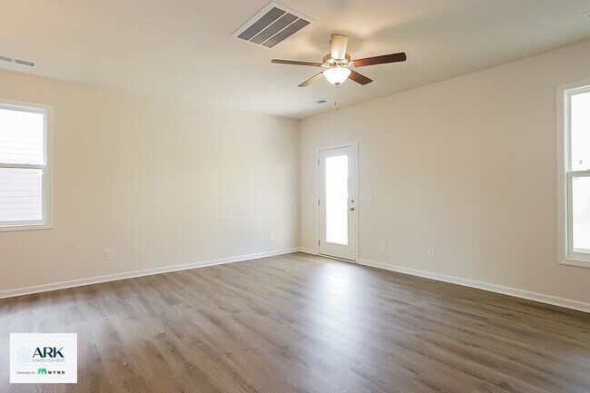 Foto del edificio - 711 Courtland Dr