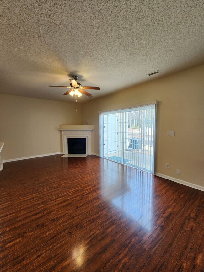 Foto del edificio - Comfortable 3BD, 2.5BA North Raleigh Townhome with HOA Amenities