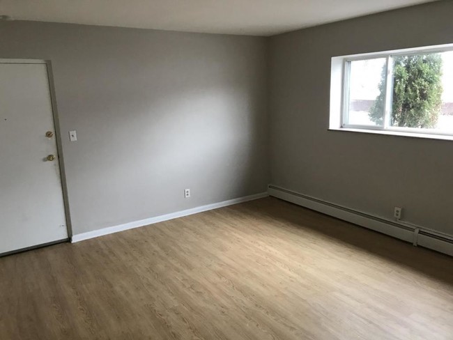 Foto del edificio - 3638 W 117th St
