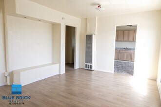 Building Photo - 1403 W 53rd St