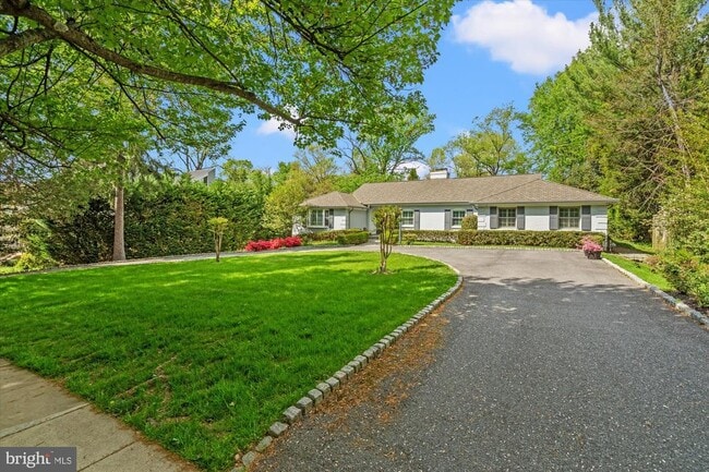 Foto del edificio - 4905 Dorset Ave