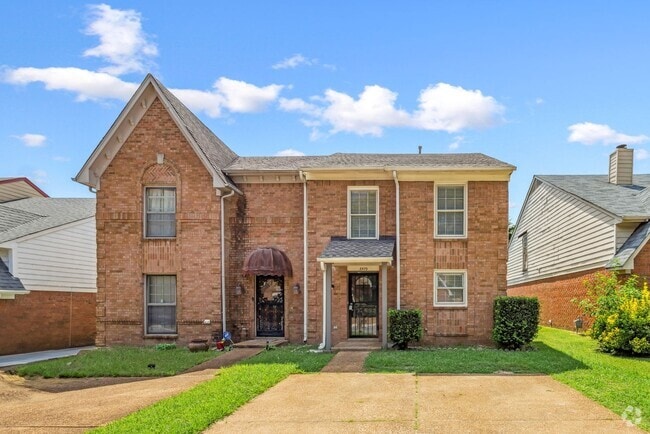 Building Photo - Spacious 2 Bed / 2.5 Bath Townhome with Mo...