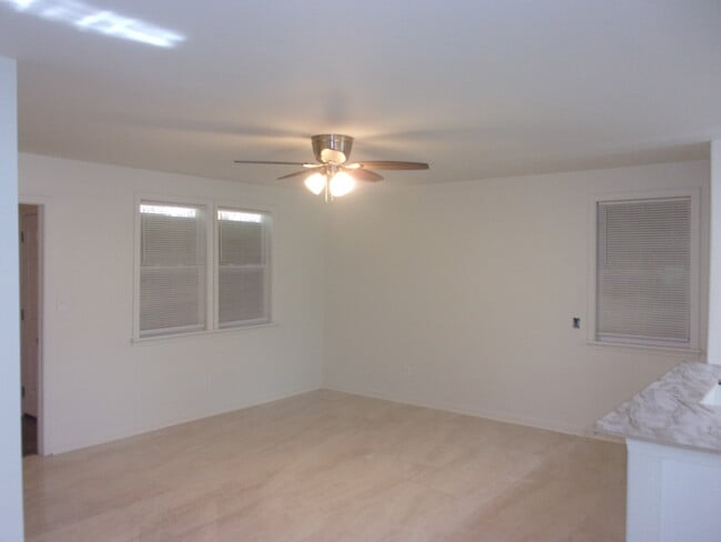 Building Photo - 2796 Flora Ave