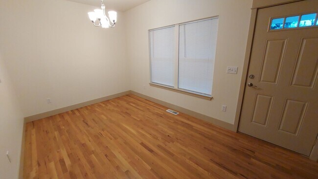 Foto del edificio - 13601 Division St