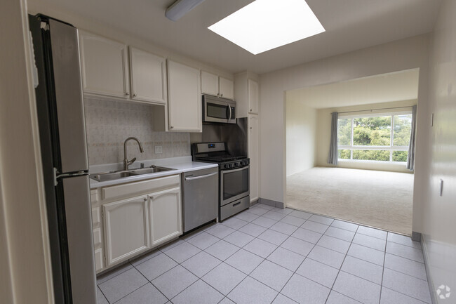 Building Photo - 533 8th Ave