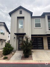 Building Photo - 12001 Vista Parke Dr