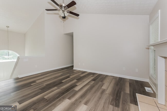 Building Photo - 135 Tara Way