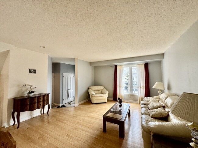 Building Photo - 618 Beatrice Dr