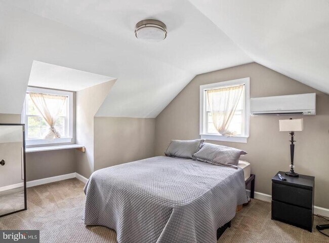Foto del edificio - 2617 E Maple St