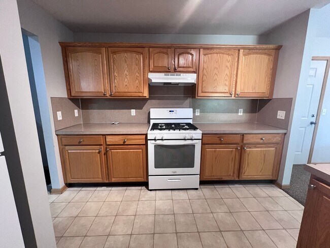 Foto del edificio - Spacious Duplex in Walker! Two Stall Garage!