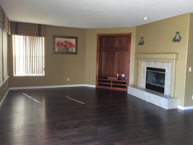 Building Photo - 887 Trinity Ct