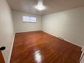 Building Photo - 2902 N Rockwood Dr