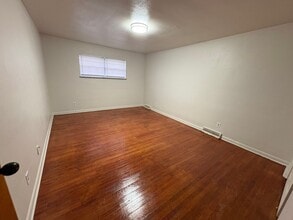 Building Photo - 2902 N Rockwood Dr