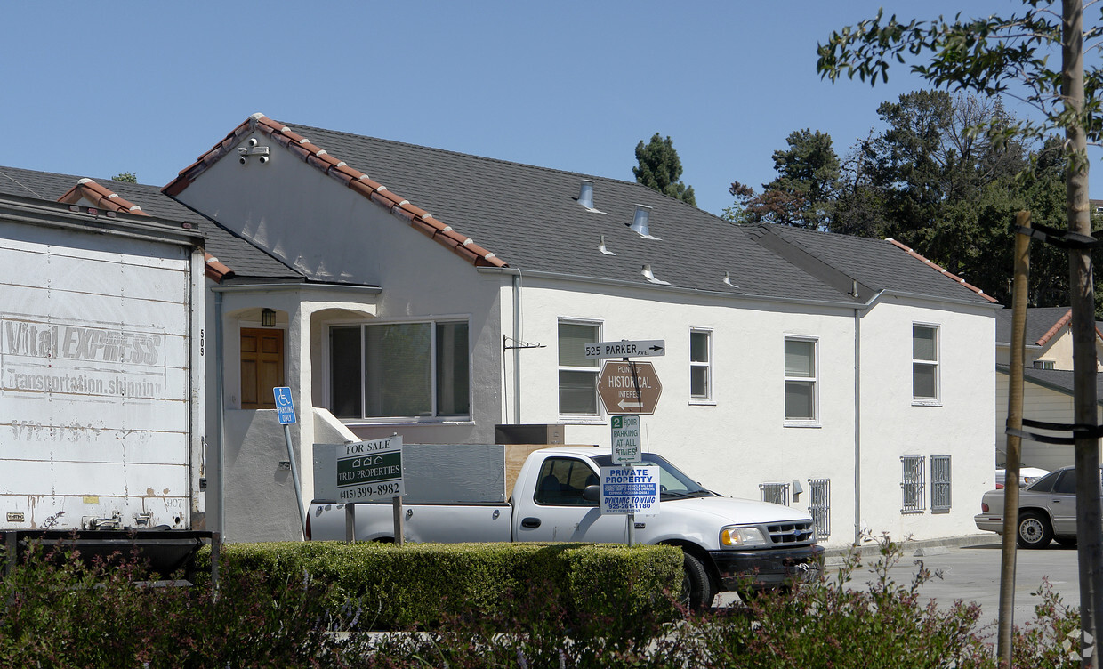 Building Photo - Parker House Apartments