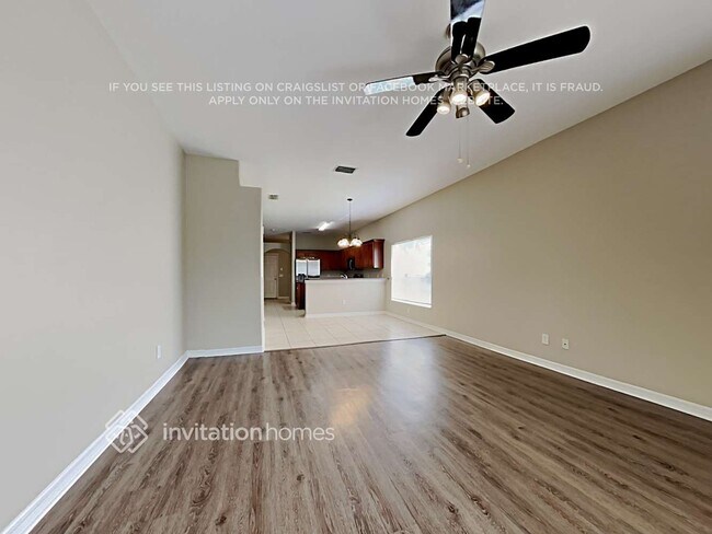 Foto del edificio - 6138 Skylarkcrest Dr