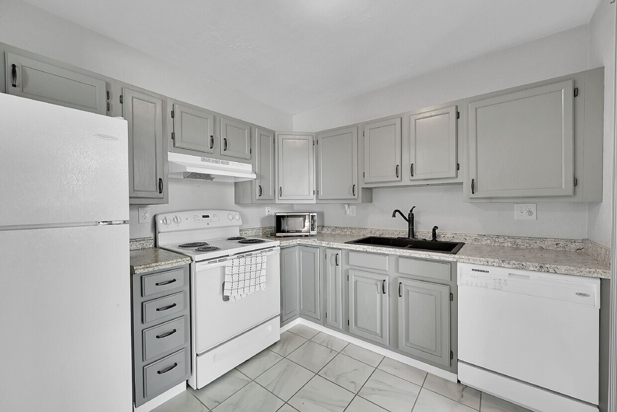 3 Bed/1.5 Bath - Townhome in Colorado Spri... - 3 Bed/1.5 Bath - Townhome in Colorado Spri...
