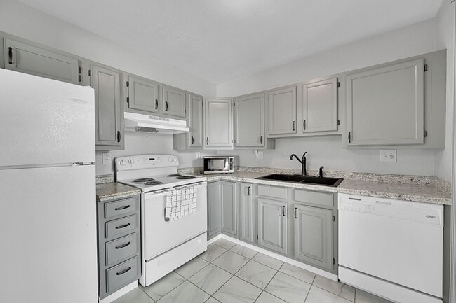 3 Bed/1.5 Bath - Townhome in Colorado Spri... - 3 Bed/1.5 Bath - Townhome in Colorado Spri...