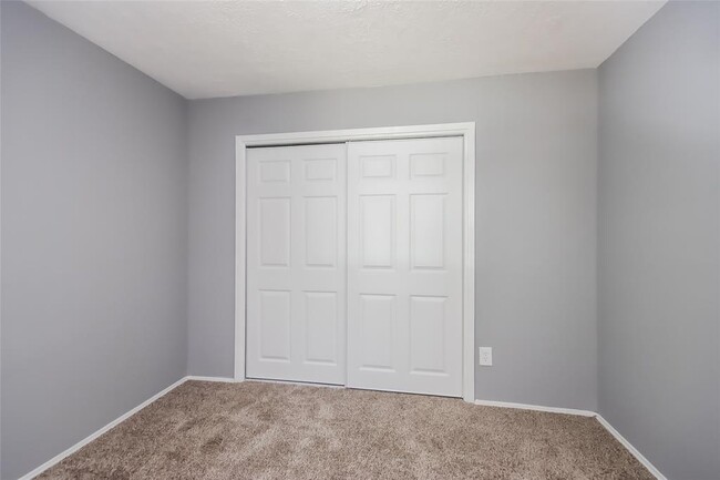 Foto del edificio - 5407 Rivergate Dr