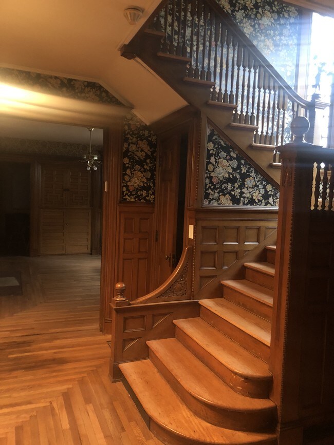 Building Photo - 130 Main St