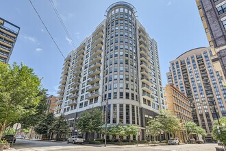 Building Photo - 421 W Huron St