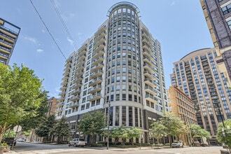 Building Photo - 421 W Huron St