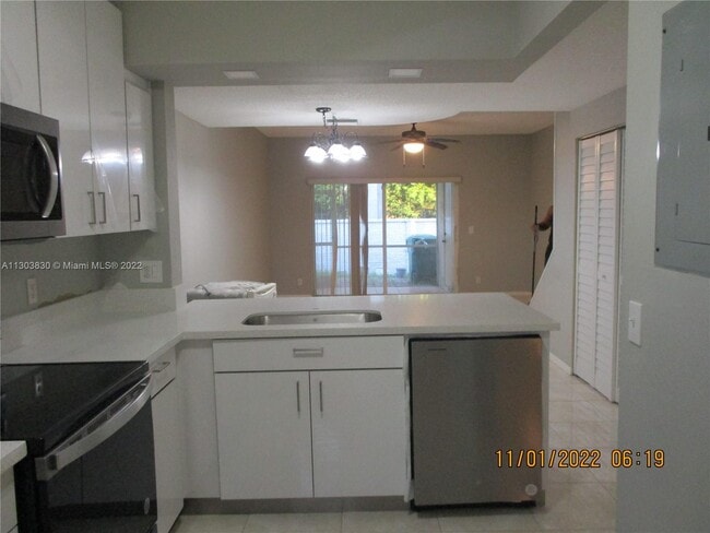 Building Photo - 4996 SW 31st Ter  4996 Dania Beach Fl 33312