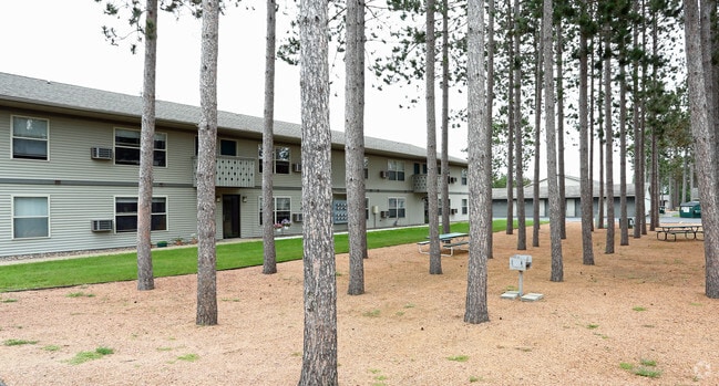 Courtyard - Sherman Oaks Apartments