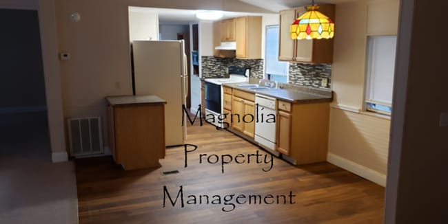 Building Photo - 3 bedroom 2 bathroom Double Wide Trailer