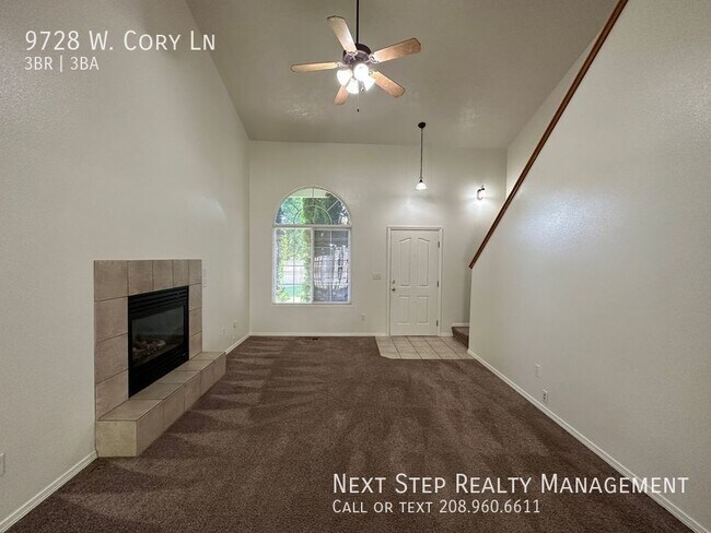 Building Photo - 3 Bed 2 Bath Townhome - NO SECURITY DEPOSI...