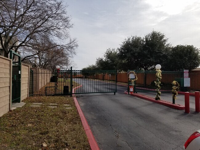 Foto del edificio - Adorable 2 bedroom townhome style Condo