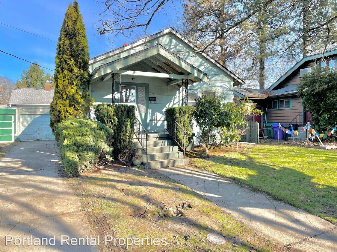 Primary Photo - 2 br, 1 bath House - 1635 SE Hickory St.