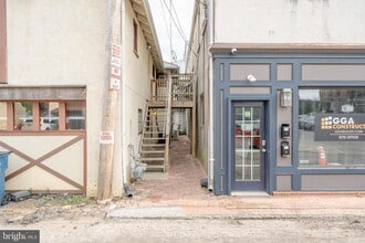 Building Photo - 123 E Gay St